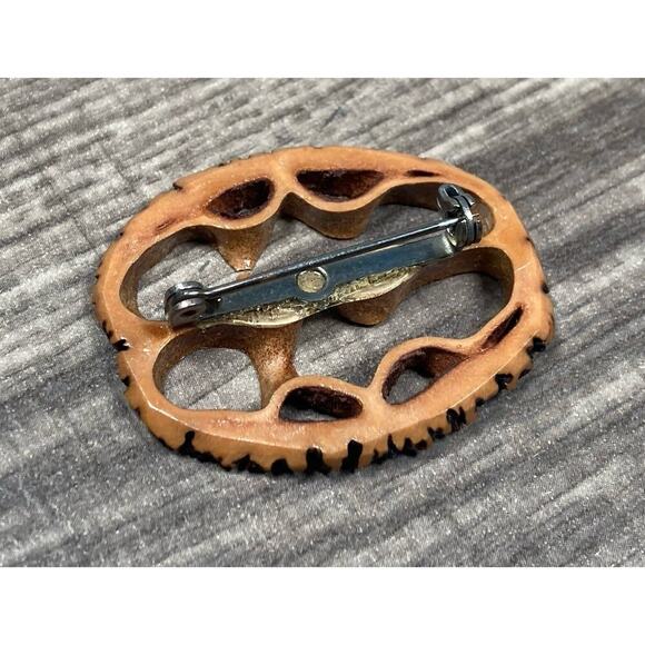 Vintage Hippie Hand Painted Pin Brooch’s Walnut Shell Wood - Picture 14 of 15